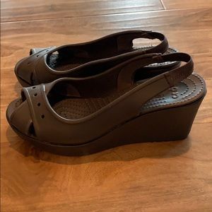 Women’s *brand new* size 9 W brown wedged Crocs